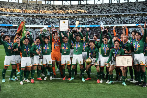 头球更是让 头球更是让